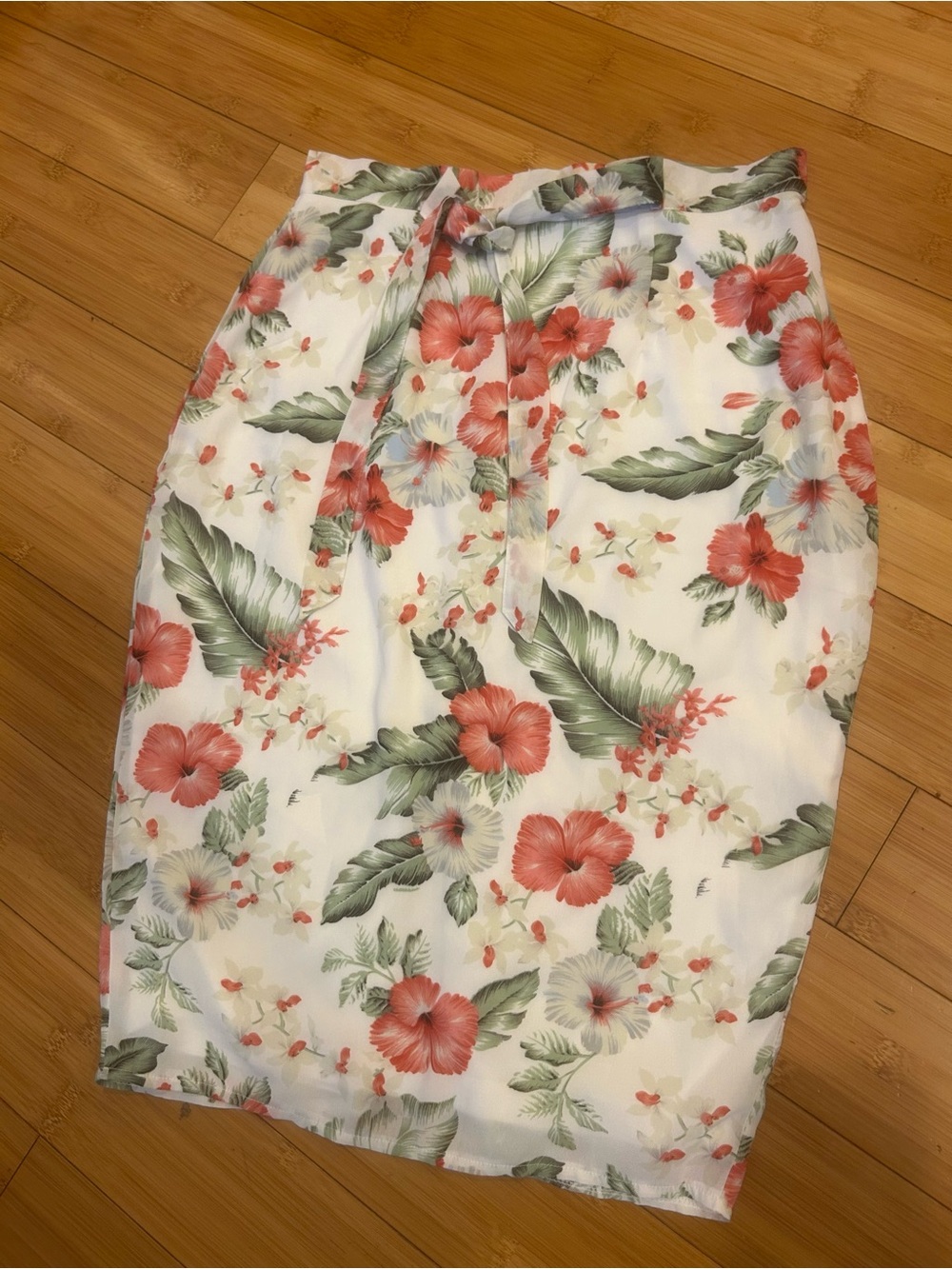 Vintage Tropical Hibiscus Floral Skirt Size 8 White Red Green Hawaiian Resort